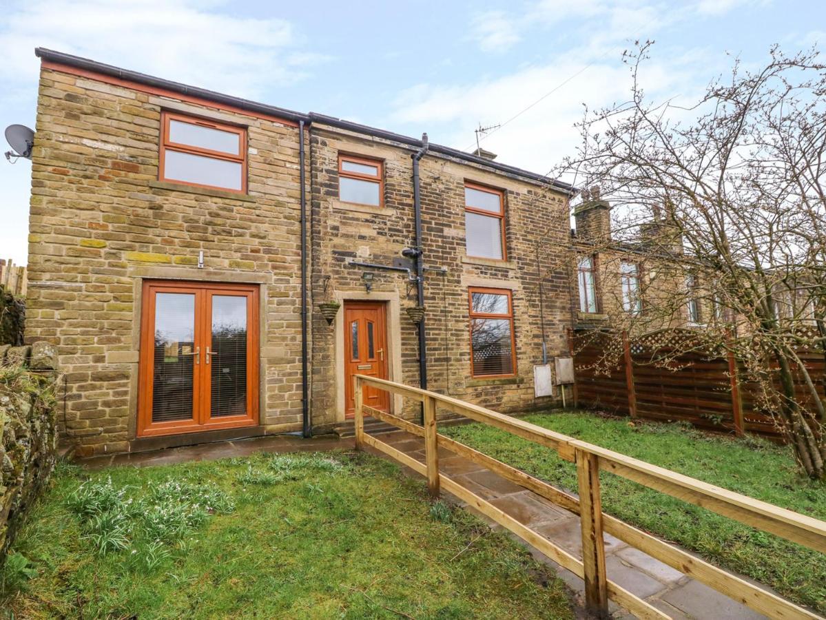Moscow Mews Villa Bradford  Exterior photo